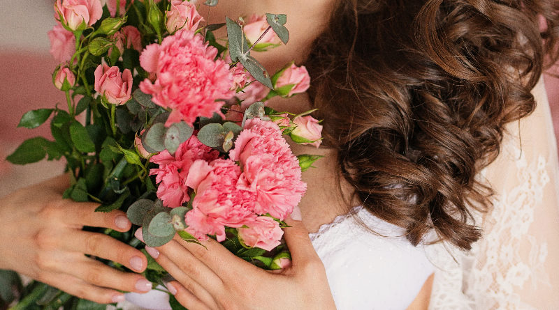 ¿Cómo hacer un diseño para invitaciones de boda, y en que salón celebrarlo?